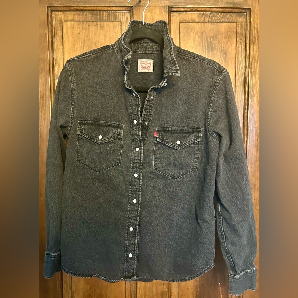 Levi’s fabulous black denim button down shirt, women size small